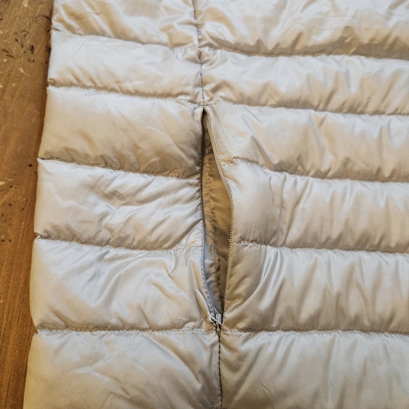 UNIQLO Women's Light Weight Down Puffer Vest Jacket Packable Silver Size Small - Picture 4 of 8